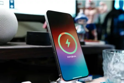 卫辉苹果15换屏服务分享用什么充电器给iPhone15充电更好 